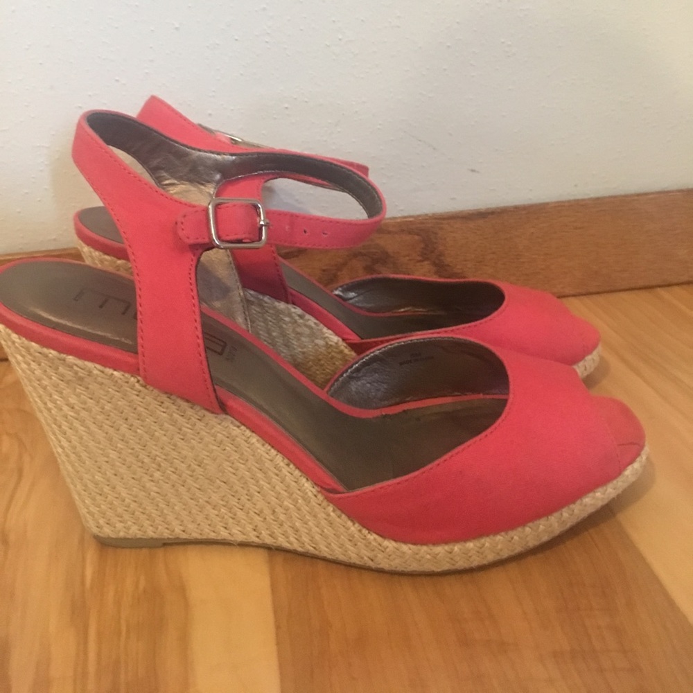 Moda Peep Toe Wedge